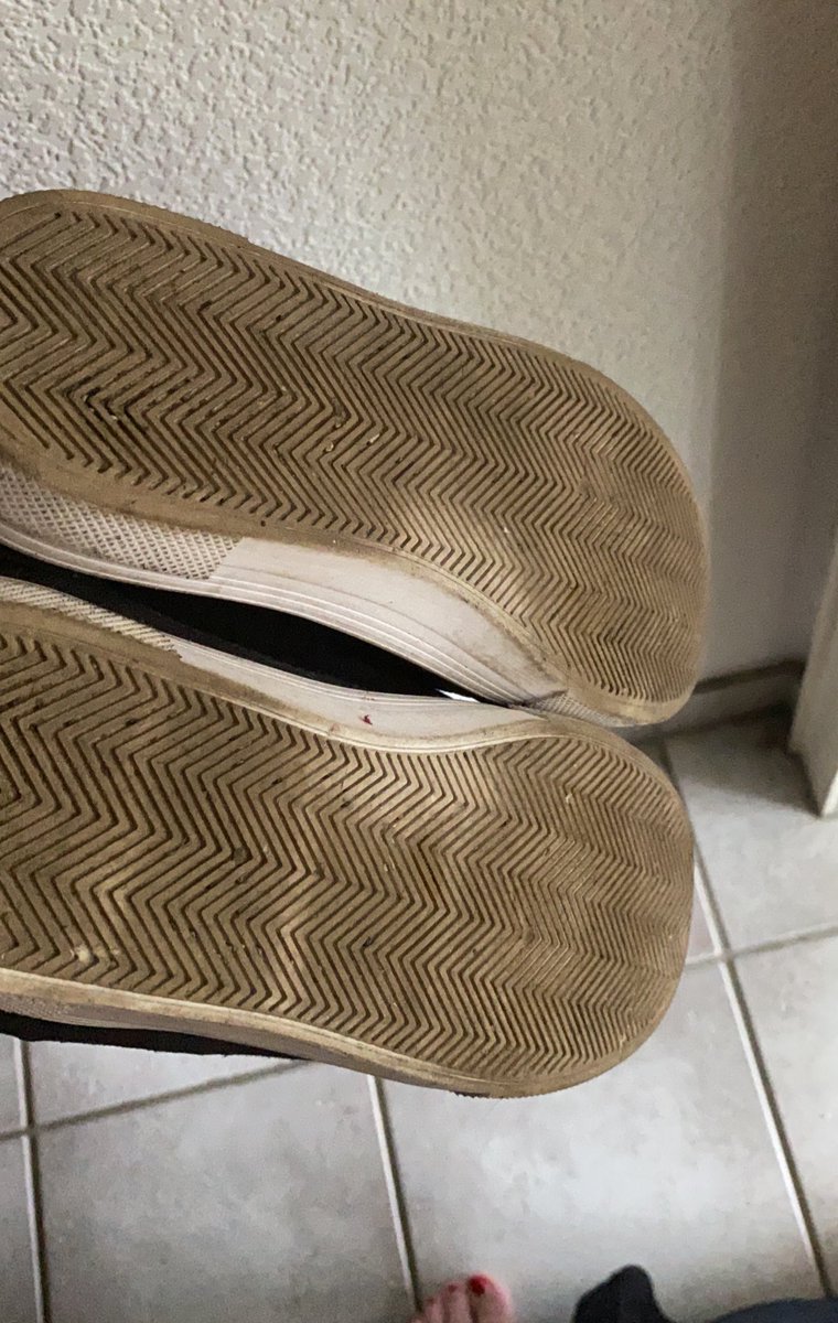 lizzy_findom's tweet photo. Wer würde die gerne ablecken von euch Loser ?😂👅 schickt mir ein Angebot per dm das höchste gewinnt und bekommt die zugeschickt #FinDom #shoes #ablecken https://t.co/chLcETfXsV