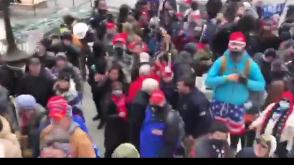 JonWhitePascoe's tweet photo. @angelabme1 @HaroldEarls @AtlantaYR @GOP @AJCGaPolitics Great picture! You don't really think anyone would bother with a barrier like that do you? it's not even bolted down 🤣🤣 thats probably why there are tactical cops on both sides- to keep it propped up for the picture. 
Notice it's always the same group of blokes? https://t.co/sUyl2ip6zL
