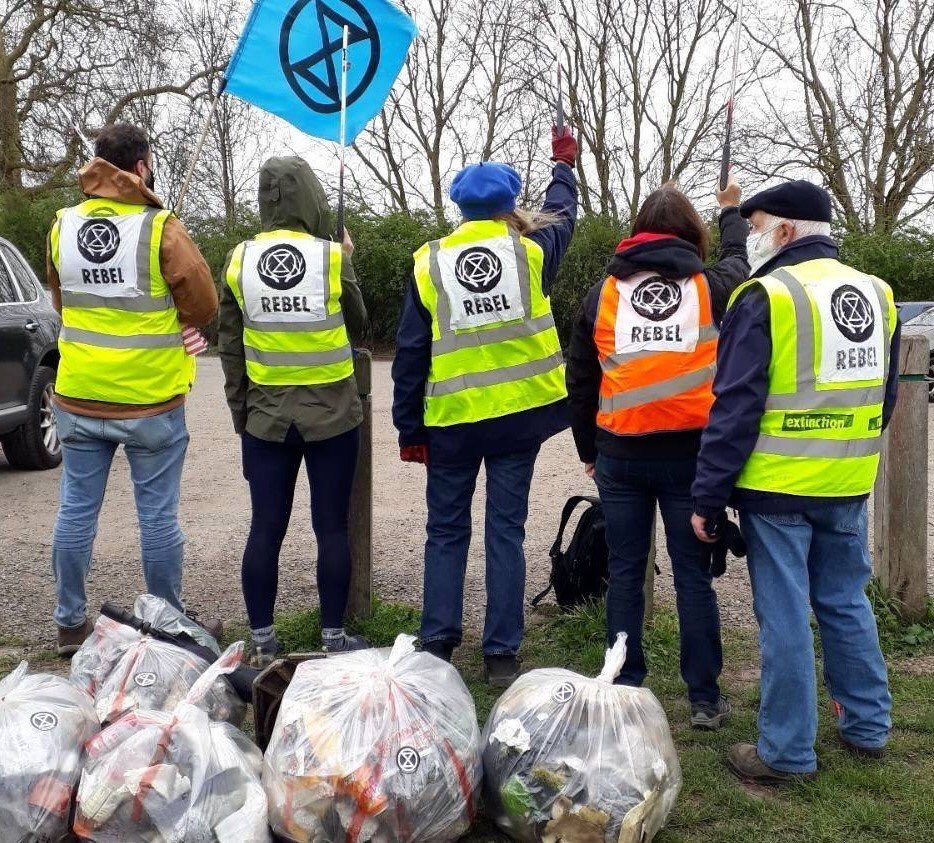 XRRichmondUK's tweet photo. Members of our group were out on the riverside yesterday collecting litter to keep it from polluting the Thames.
Get in touch if you’d like to come along next time!
#Richmond
#ThamesRiverside https://t.co/BQw0FWfvlE