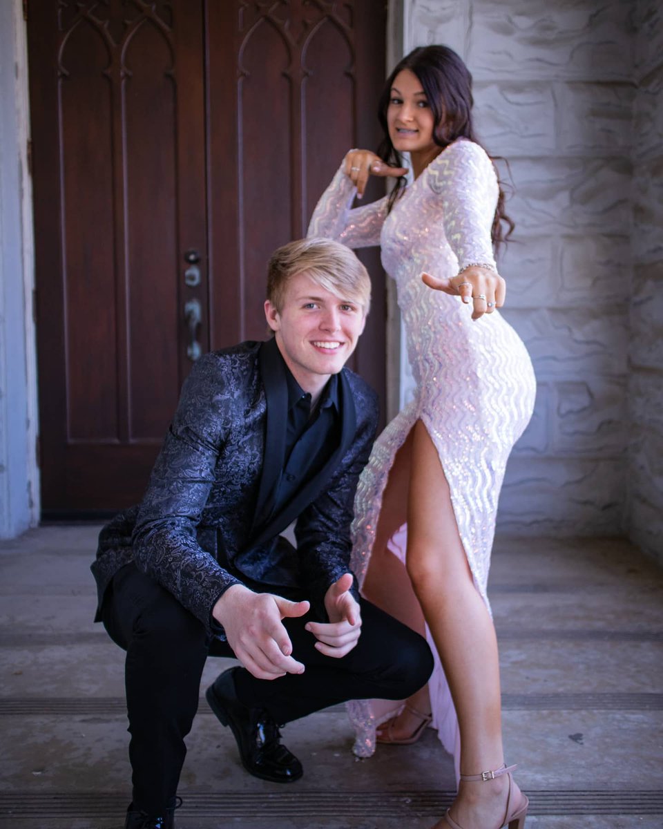 creatives__8's tweet photo. First Prom PHOTOSHOOT!! I really did amazing what do 😎😳 y'all think? https://t.co/nONB03lOU1