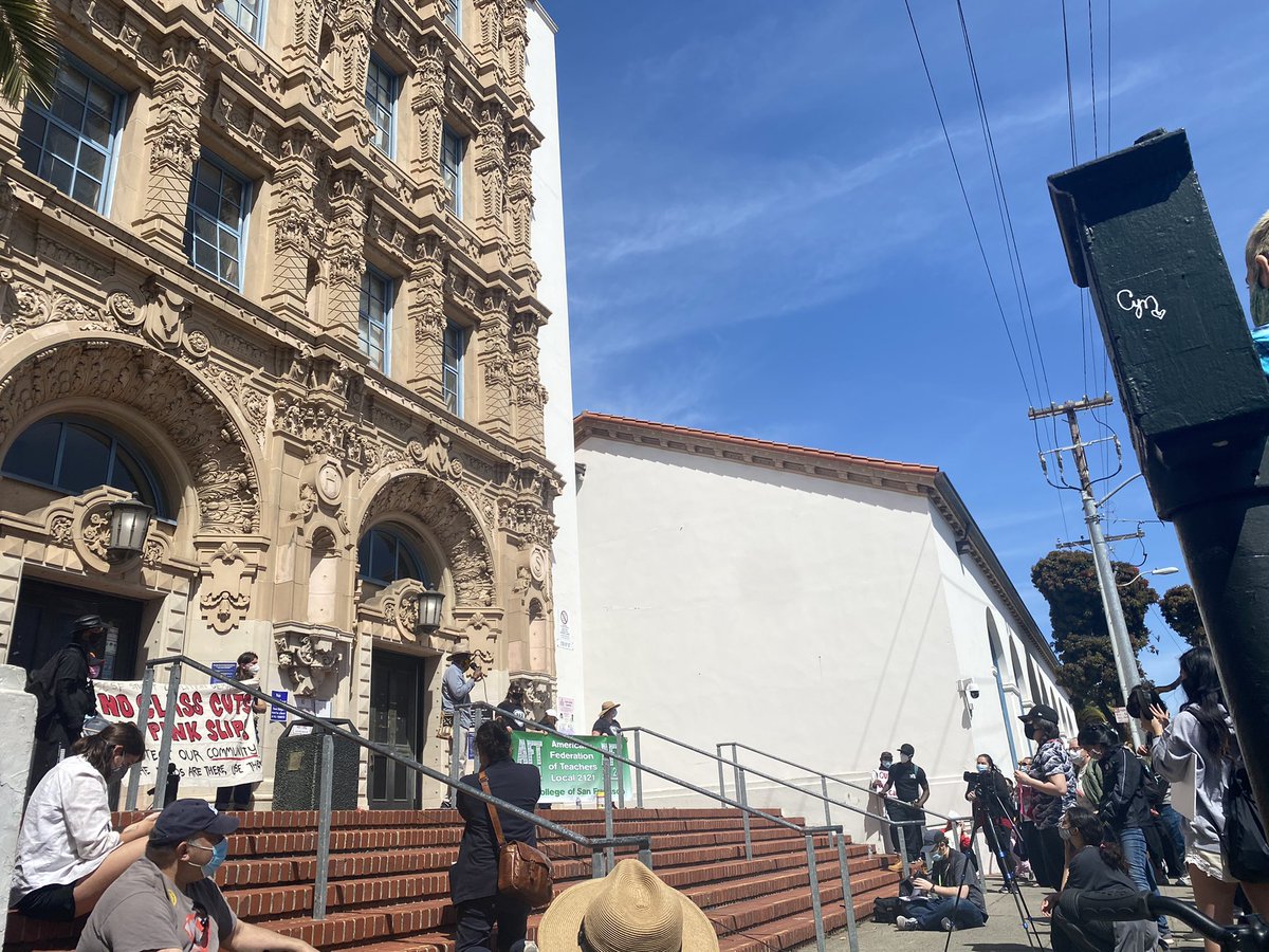 nayelimax's tweet photo. “It’s fiscally irresponsible to spend 6x as much money to keep someone in jail as to educate them.” #CCSFBelongsToThePeople #SaveCCSF https://t.co/cWRXVnYncT