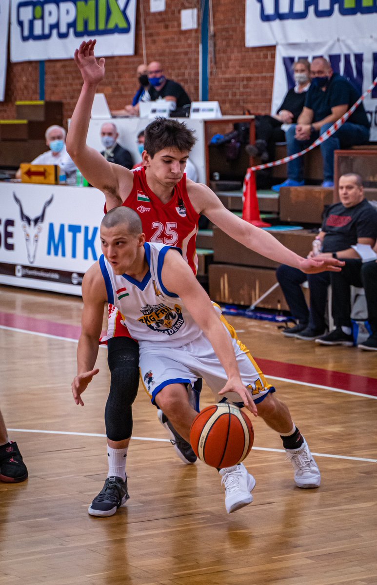 NagyBobi14's tweet photo. On to the next one! 🔜 Semi-Final
#2BGreat #PrimaBasket #Year10 https://t.co/51coF4BIfu