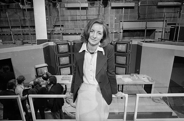 Sue Lawley by Terry Disney, 1974Lawley hadn't yet started her long run (1988-2006) as host of  #DesertIslandDiscs. Her first DID was as a guest, & not a presenter: on Nov 8, 1987 with Michael Parkinson. https://www.bbc.co.uk/sounds/play/p009ml6h