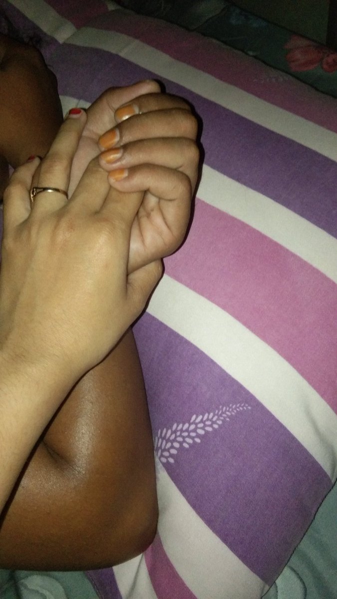 AuliaAriska9's tweet photo. Yg selalu jagain pas lagi ngeluh sakit, yg selalu siap siaga nganter aku ke UGD sampe nyari obat ke apotik, terimakasih suamiku https://t.co/Pak0aTy28j
