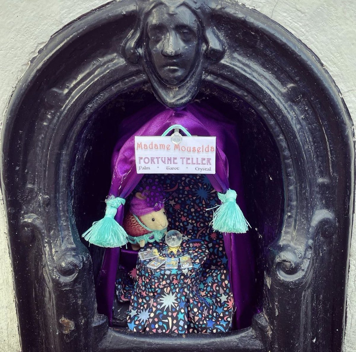 NappyValleyNet's tweet photo. As always the #wakehurstmousehole bringing us joy! Have you seen it!? https://t.co/TRiGBokzHj