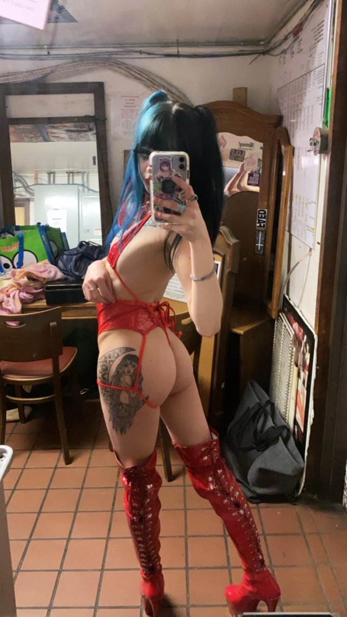 u don’t even deserve to look at this ass. BOW TO ME