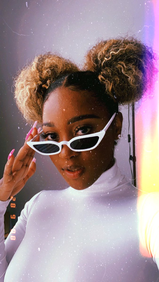 Jalesiaaa's tweet photo. Bo$$y. #ogmg #meangirlscosmetics https://t.co/zupx2UCZZf