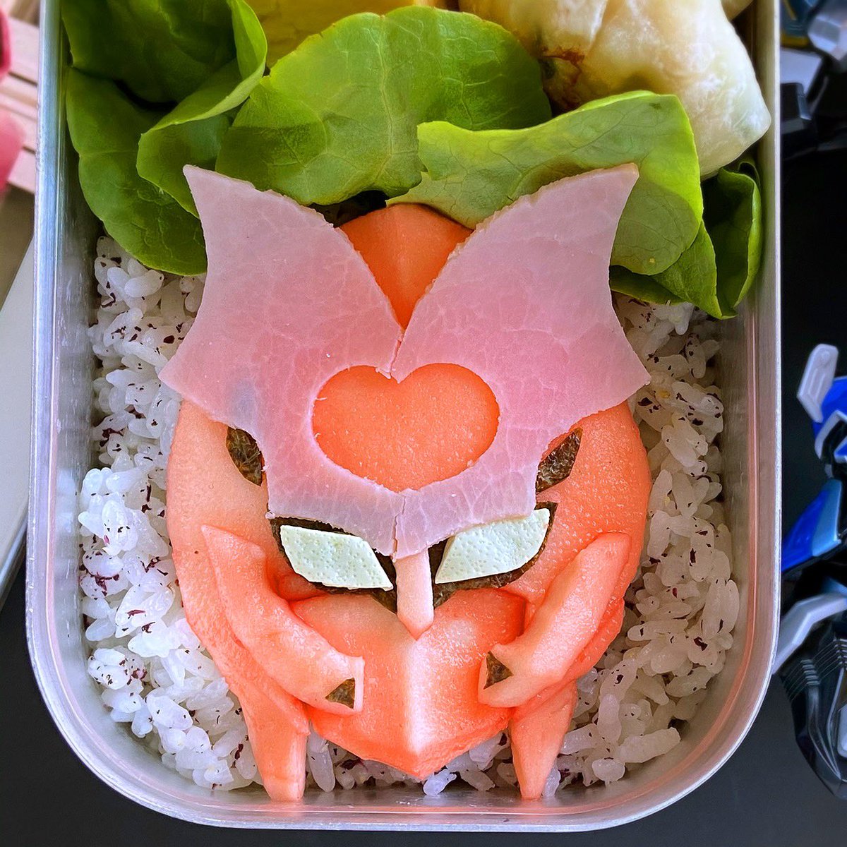 いなばまこと 今日のお弁当 キャラ弁 機界戦隊ゼンカイジャー 鶏ザンギ ポテトフライなど 全力全開弁当 ゼンカイジャー の ガオーン です えらく難しい造形だったけど なんとか形にした お弁当 弁当 手作り弁当 昼ごはん スーパー戦隊