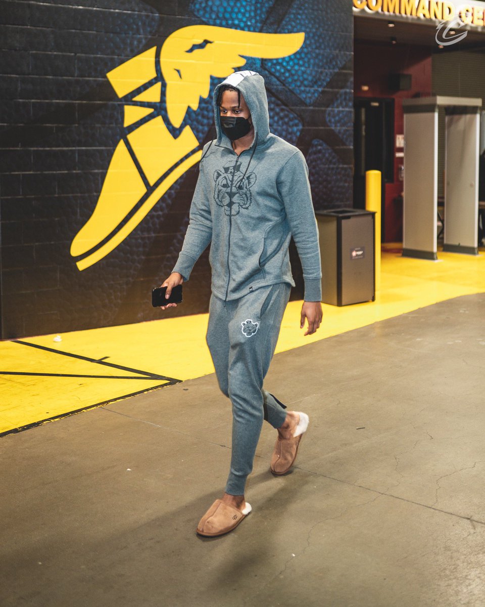 AU_barner2's tweet photo. Legendary fit https://t.co/Od2B8Q33IV