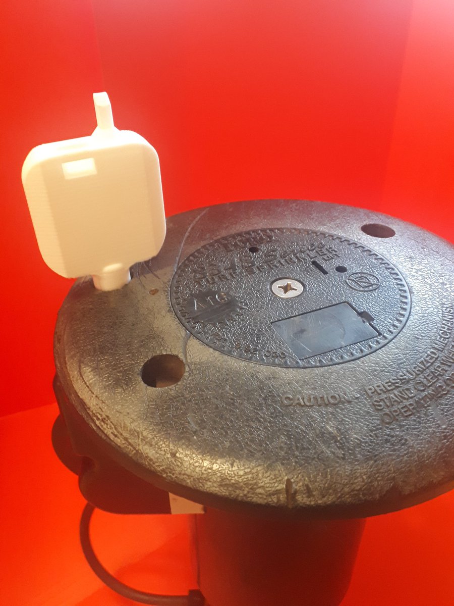 SuperPiperTBay's tweet image. Designing and 3D printing complete. The Toro mini-key is now in full production thanks to William and his hard work #irrigation #toro #golf #turfgrass #cgsa #gcsaa #engineering