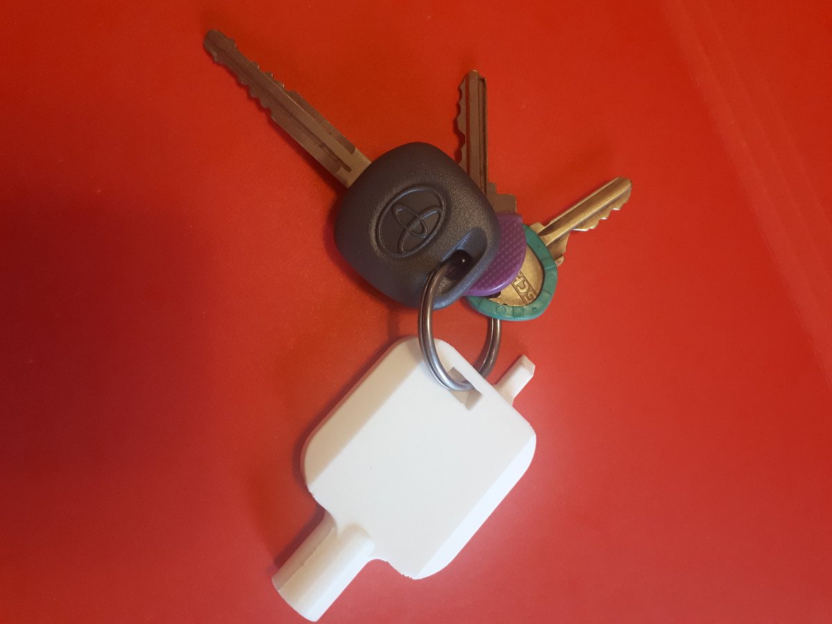 SuperPiperTBay's tweet image. Designing and 3D printing complete. The Toro mini-key is now in full production thanks to William and his hard work #irrigation #toro #golf #turfgrass #cgsa #gcsaa #engineering