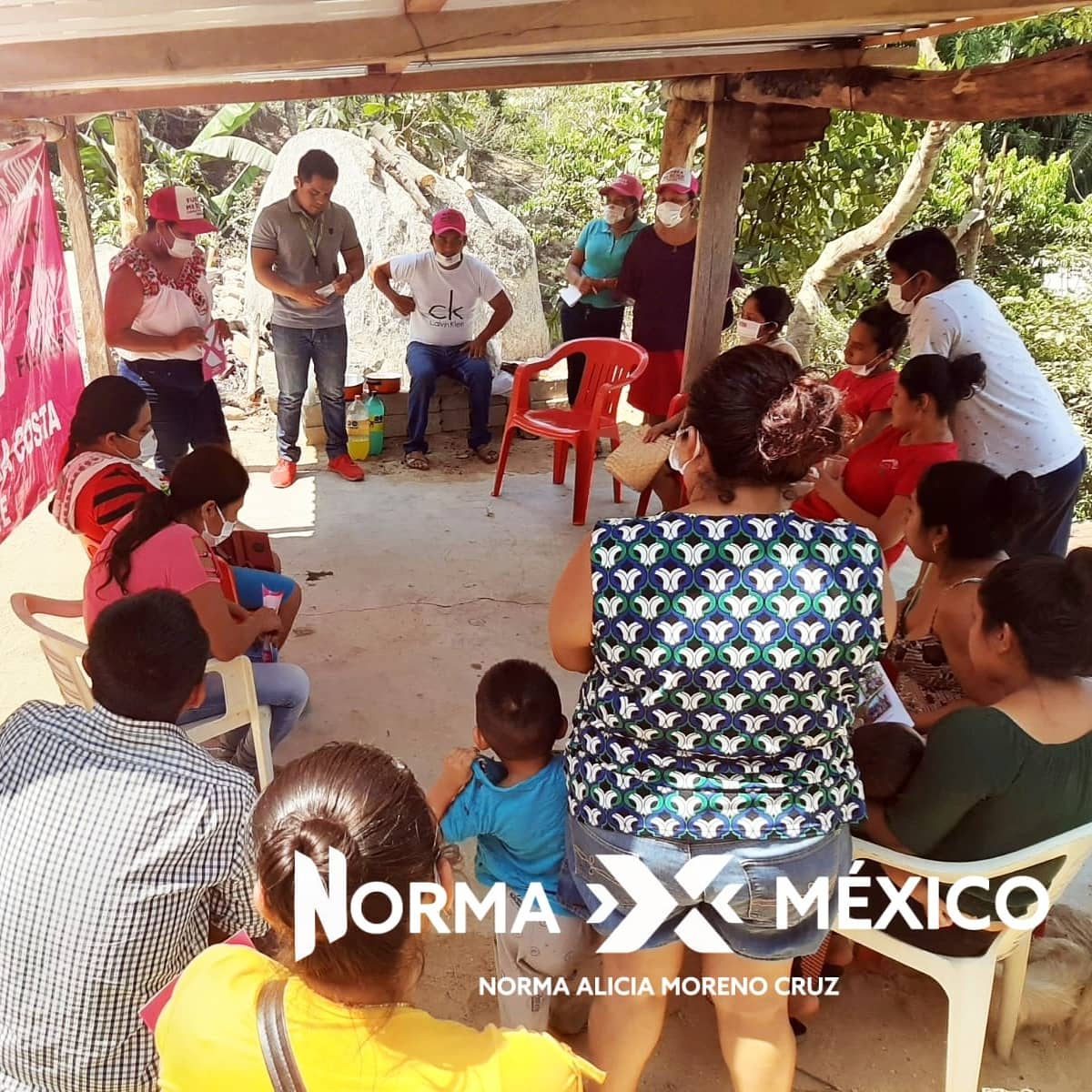 NormaMorenoCruz's tweet photo. En la Agencia de Santiago Jocotepec, Mpio #SanPedroTututepec a mis amigas y amigos les digo ¡Ya es tiempo de escribir un nuevo capítulo con mejores oportunidades de empleo, servicios de salud de calidad y vías de comunicación dignas!. #YaEsTiempoDeLaCosta
#Distrito09ConFuerza https://t.co/liv3hvxpzl