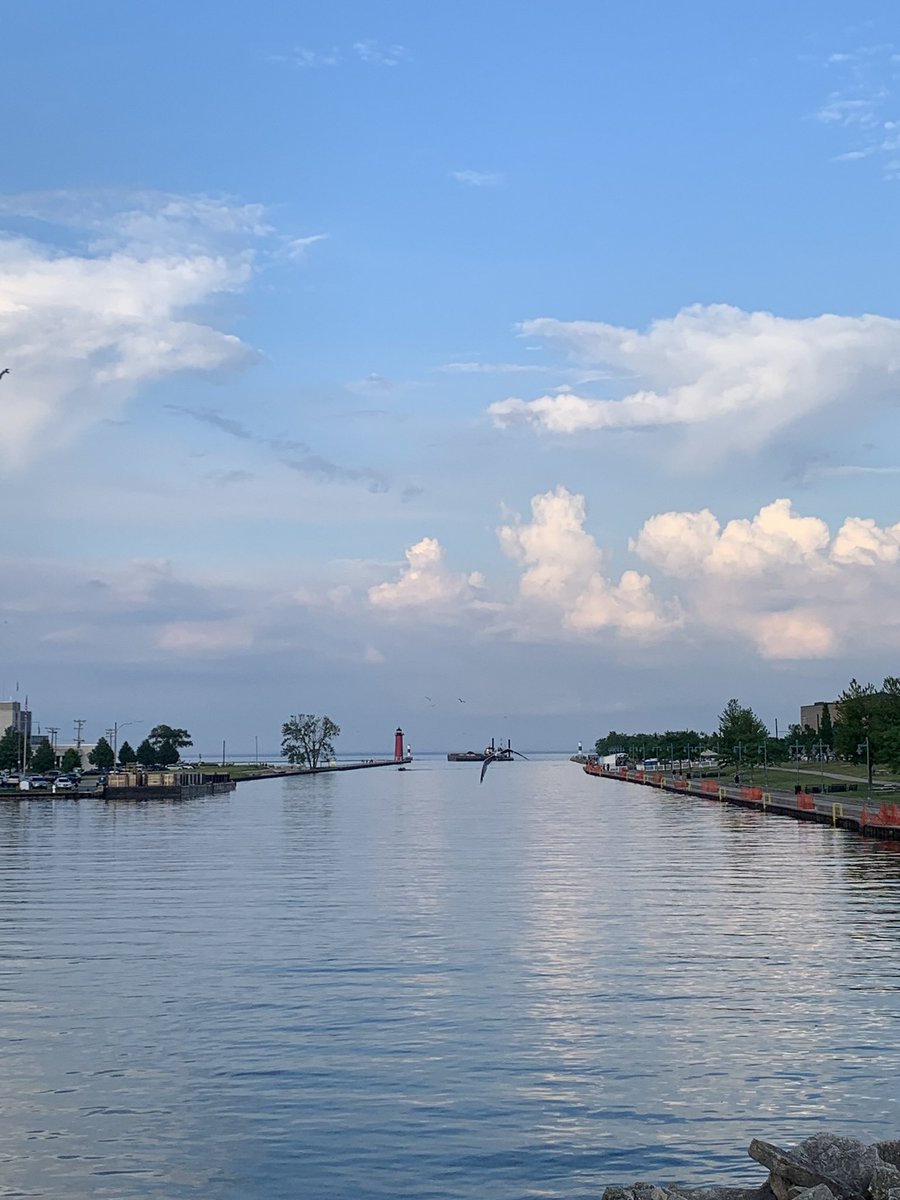 Midwest lake towns are the best and @VisitKenosha is one of the best!! 8 Ways to Have An Epic Trip to Kenosha, Wisconsin - go.shr.lc/2Rs6igl via @FlintKaty #MWTravel #visitkenosha