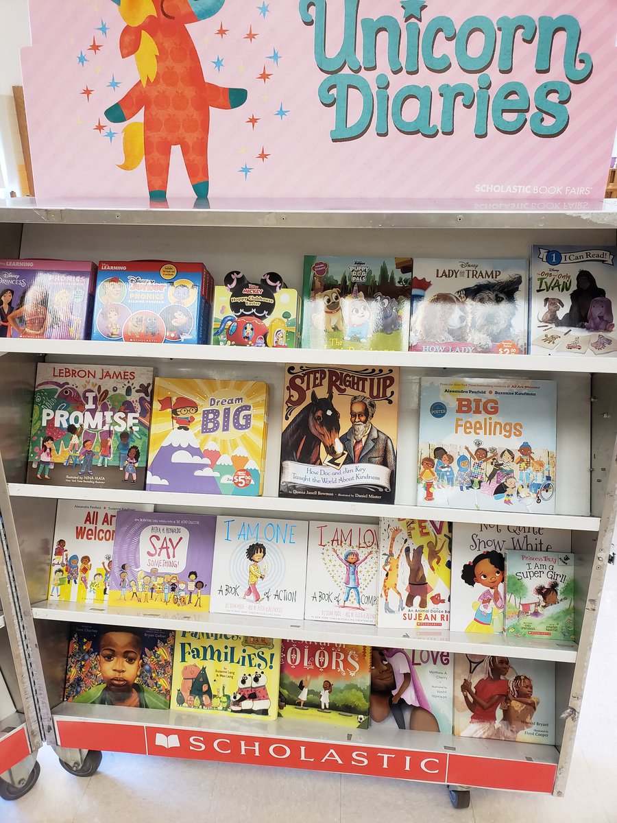 PMaples29's tweet photo. My SEVENTH book fair with Scholastic! 😍 https://t.co/7Ls9tv7CpH