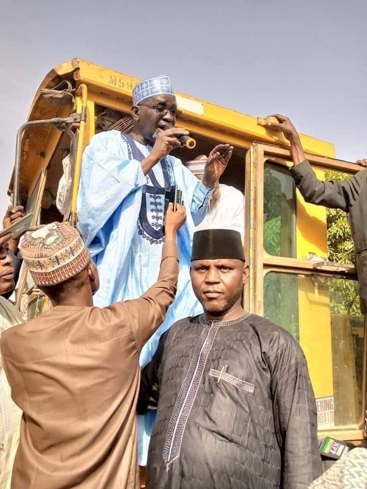 Sen Ibrahim Shekarau ya kaddamar da aikin hanya a karamar hukumar MadobiA thread  https://s4snewsteam.wordpress.com/2021/04/12/sen-ibrahim-shekarau-ya-kaddamar-da-aikin-hanya-a-karamar-hukumar-madobi/