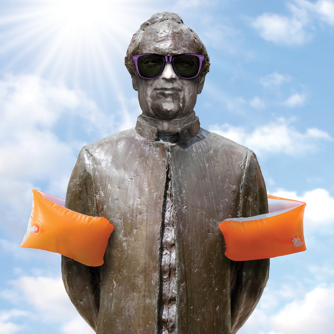 Taking advantage of 50% off summer classes? Or maybe you're staying on campus to do research? We have summer housing available in Flynn Suites &amp; Apartments!  

To learn more about Housing ☀️🏘️: stthomas.edu/residence-life…

To learn more about Classes ☀️📚: stthomas.edu/summer/