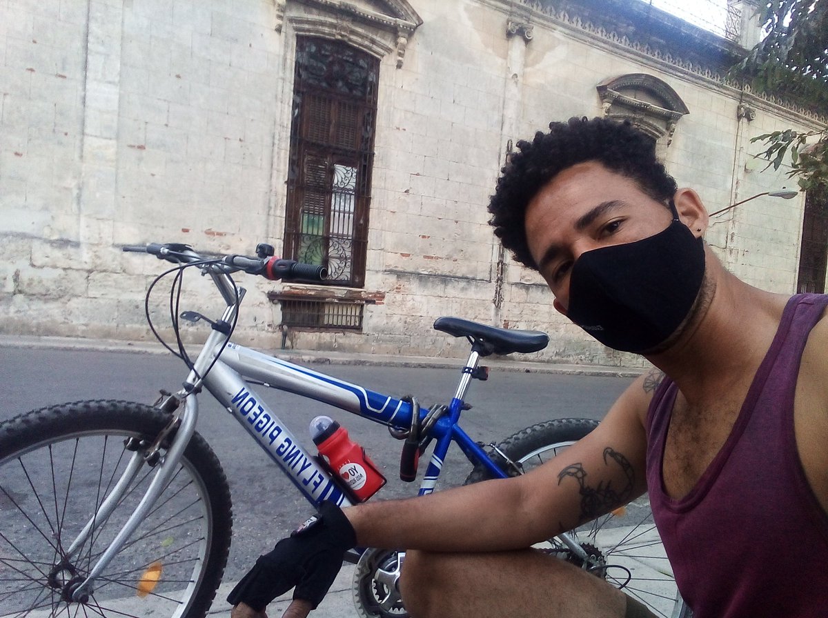 MrCasales's tweet photo. Día 11,sali hasta un #ParqueWiFi y descargar algunos contenidos importante para el trabajo y nada mejor q en #bicicleta #bici
#30deb #eldobledebicis #30diasenbici #bicicletearlahabana https://t.co/LCuS9apOeP