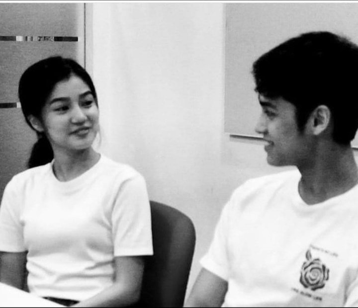 Unscripted

Donny: Gusto mo bang i-describe Yung dream girl ko sayo?
Belle: Mm-hm
Donny: Kailangan ko lang ng mirror.
Belle: huh?
Donny: (smile) kailangan ko Lang ng mirror dito.
Belle: Nakatapat sayo o sakin?
Donny: sa'yo shempre.

DONBELLE UNSCRIPTED

#DonBelle | #DONBELLEmpire