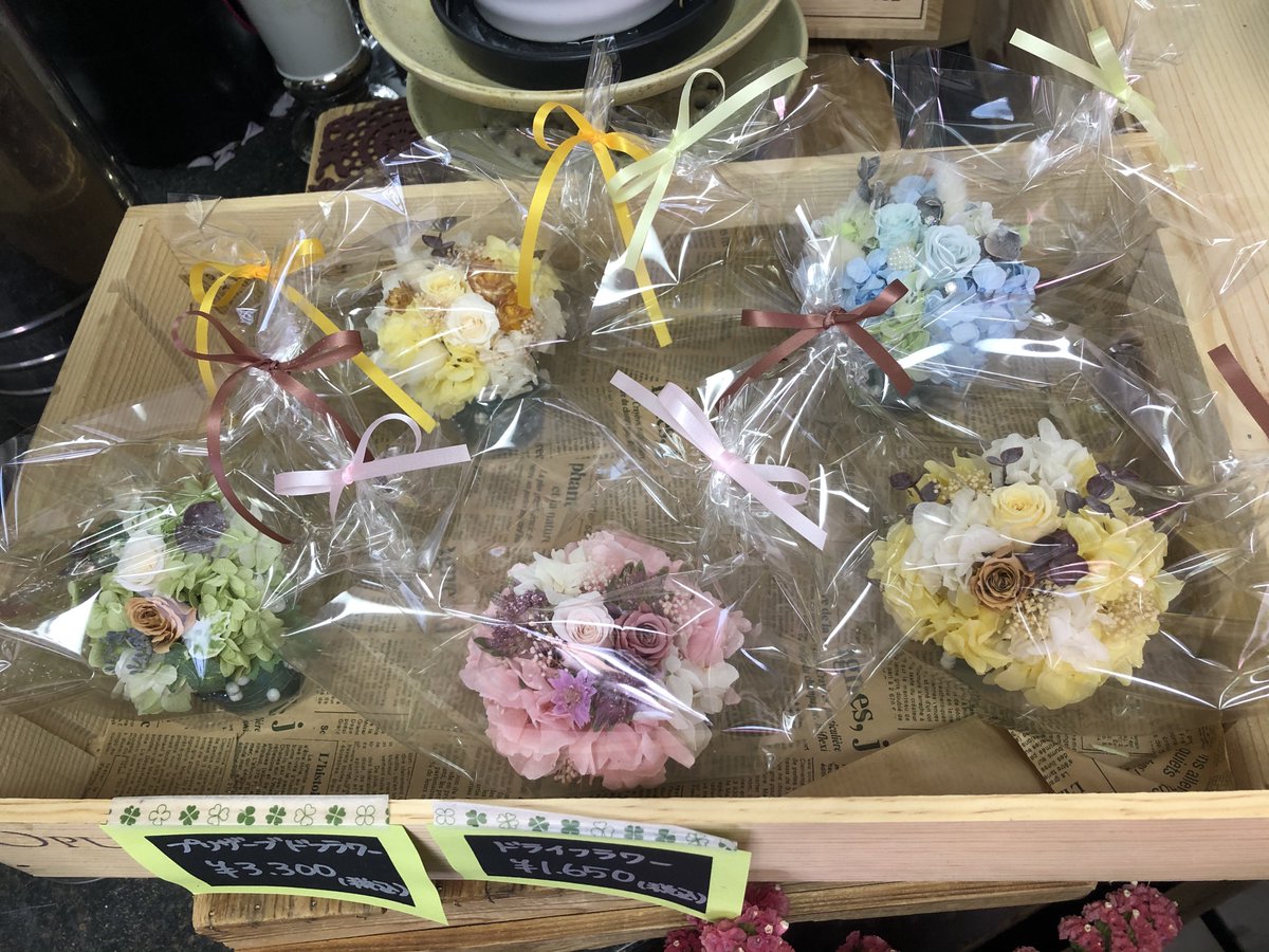 スズキ花店 花のある暮らし 花好きな人と繋がりたい 町の花屋さん 高田馬場 豊島区 目白 フラワーショップ スズキ花店 在宅ワークなどでリモート会議の時のバックに役立つお花の飾りや 新しくプリザーブドフラワーも作りました こういう スズキ花店 花のある暮らし 花好きな人と繋がりたい 町の花屋さん 高田馬場 豊島区 目白 フラワーショップ スズキ花店 在宅ワークなどでリモート会議の時のバックに役立つお花の飾りや 新しくプリザーブドフラワーも作りました こういう