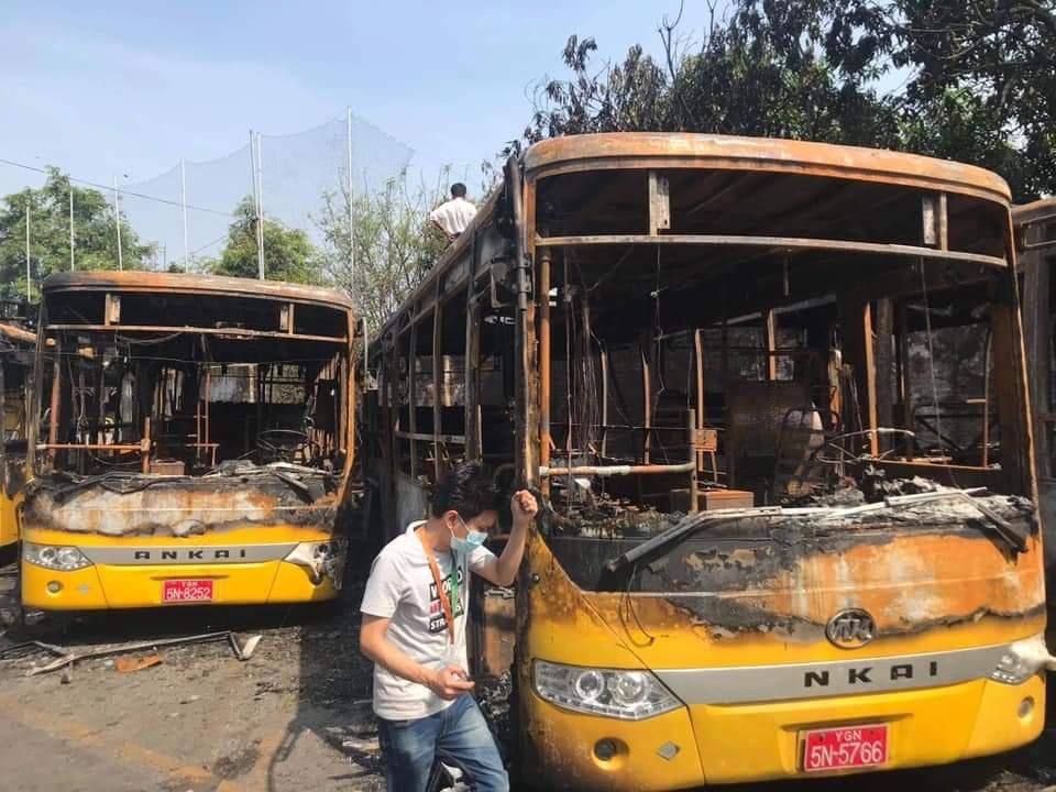 Four bus cars were set on fire in 89 Bus Stop, Kyeemyindaing Tsp, Yangon. 
JUNTA MASSACRE 
#WhatsHappeningInMyanmar 
#Apr12Coup https://t.co/NfZtrTzbxf