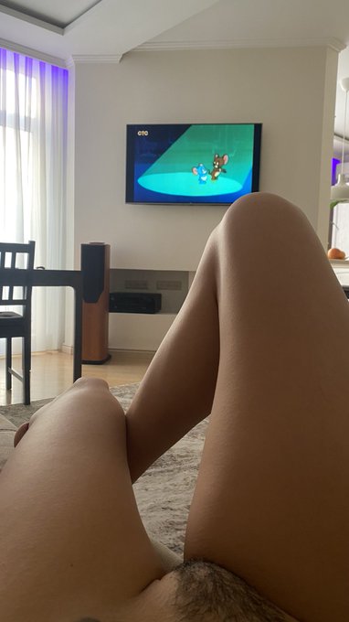 Just woke up, turned TV on and wanted to take a shower but then...Na, shower can wait😹🐭 https://t.co<a href="/tag/girlonthetrain"class="tags"><span>#girlonthetrain</span></a>