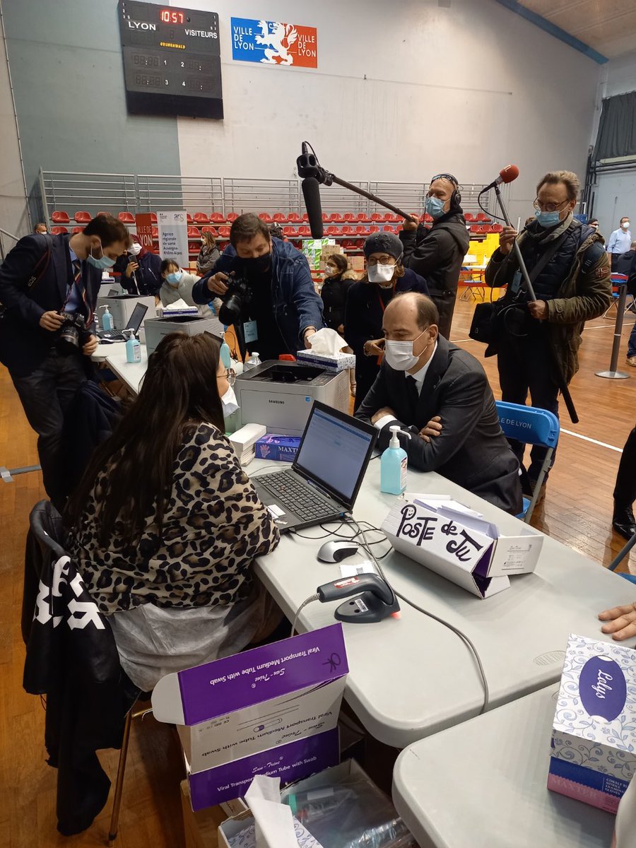Flaurent_LYON's tweet photo. Après la visite du premier ministre samedi, le centre de dépistage COVID @CHUdeLyon @villedelyon de Gerland reste ouvert A TOUS SANS RENDEZ-VOUS (8h30-17h30, L-S)
Au moindre doute, faites vous dépister ...pour vous, pour vos proches, pour lutter ensemble contre la transmission ! https://t.co/lIAXdudbVt
