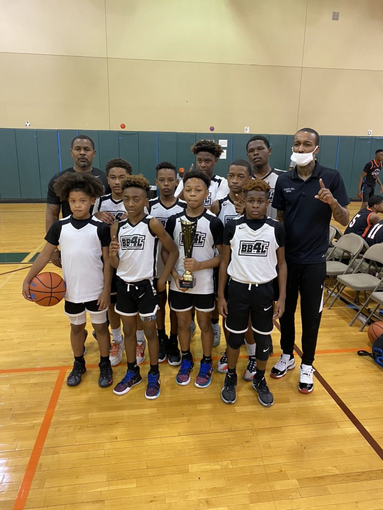 bigsloan32's tweet photo. 13U @ExposureOtr #HoustonLiveI Champs! 12U BB4L playing up! https://t.co/IRPicP8Kzw
