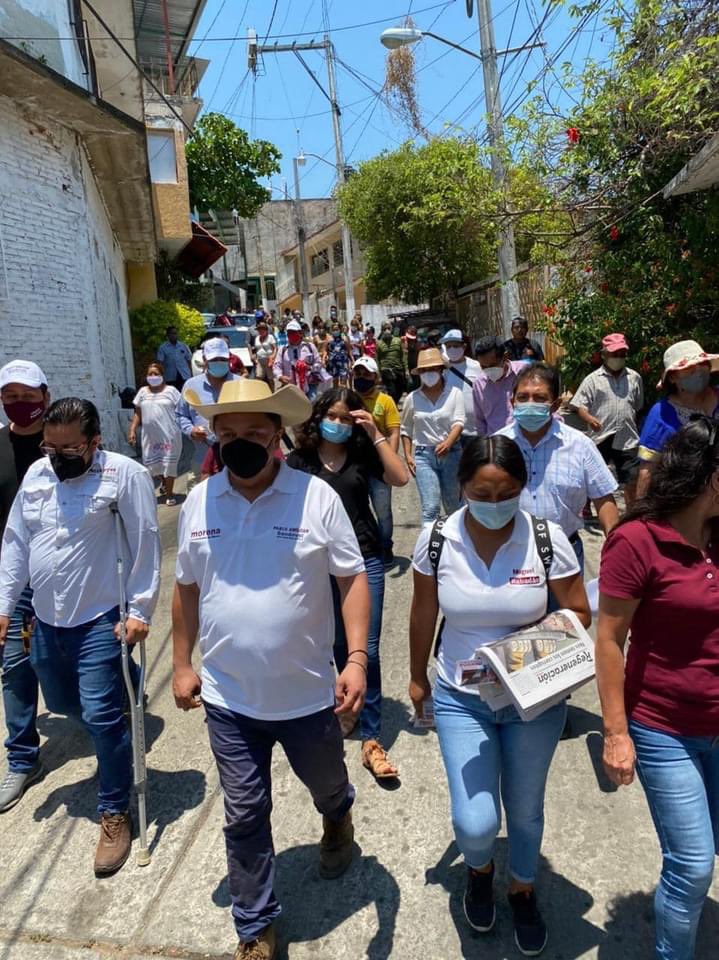 SanAmilcar's tweet photo. Como pez en el agua con el pueblo #Acapulco. Les informo que en Guerrero logré prohibir viajes en 1era clase a servidores públicos. Los gobiernos pasados gastaban hasta $250 mil por cada viaje https://t.co/DxkvBAhgzI Comparto ley que impulsé y aprobamos👇🏾 https://t.co/eYMVoXyW6j https://t.co/blMsTuV13A