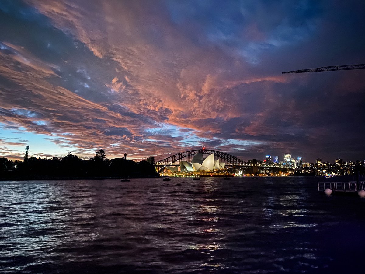 Another stunning evening on #operaharbour last night
😍😍😍
Handa Opera on Sydney Harbour La traviata # 14 
.
.
<a href="/OperaAustralia/">Opera Australia</a> 
#autumncolours #operaaustralia #operalife #latraviata #soprano #ilovesydney #operasingersofinstagram #sydneylife #thatview