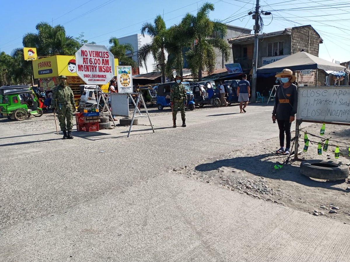 PNPtabukcity's tweet photo. Personnel of Tabuk CPS provides Continuous Police Presence at Bulanao Public Market together with the BPATs provide police assistance and security to the market goers and to implement the social distancing and wearing of face mask.
#BPATMobilization
#TeamPNP
#WeServeandProtect https://t.co/LfZlNP7LeB
