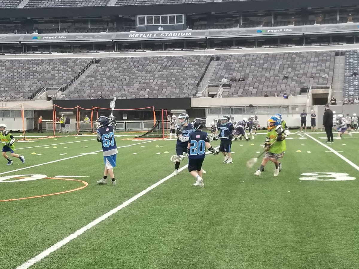 Suffernyouthlax's tweet image. Great wknd. #METLIFE @SuffernCSD students grades 5-8 getting some well deserved laxercise 
#fastestgameontwofeet