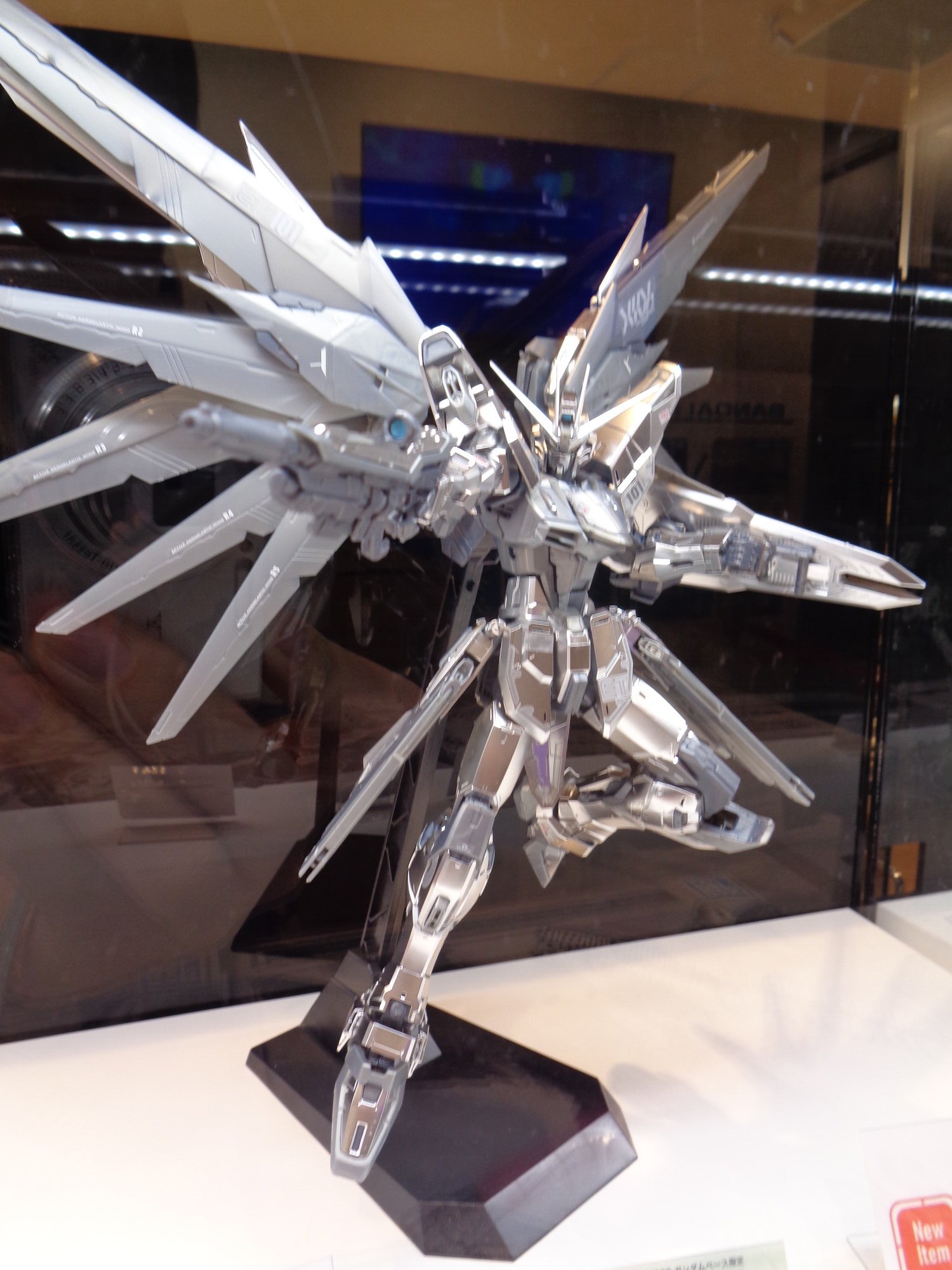 ガンダムベース限定　MG 1/100 ガンダムNT-1 ver2 クリアカラー MG 1/100 ガンダムNT-1 ver.2.0[クリアカラー] − 商品情報｜THE
