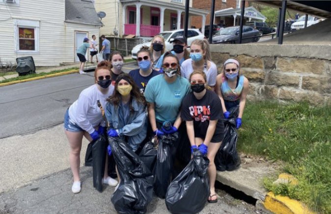 Successful Big Greek Day of Service today! <a href="/WVUGreekLife/">WVU Fraternity & Sorority Life</a>