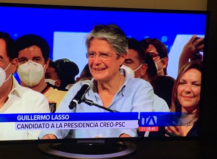 aguschmer's tweet photo. Gracias @LassoGuillermo por su permanente sacrificio durante estos años, jugándose todo! Su tiempo, su salud,su familia. Confío q con esa misma determinación y honestidad trabajará por un país unido,con más oportunidades y libertad para todos. Vamos juntos por un nuevo Ecuador!🇪🇨 https://t.co/cM54ByyJZK