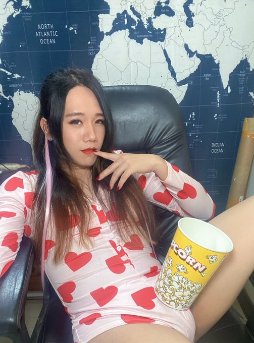 🍿😏 https://t.co/nXpYBkgaRV