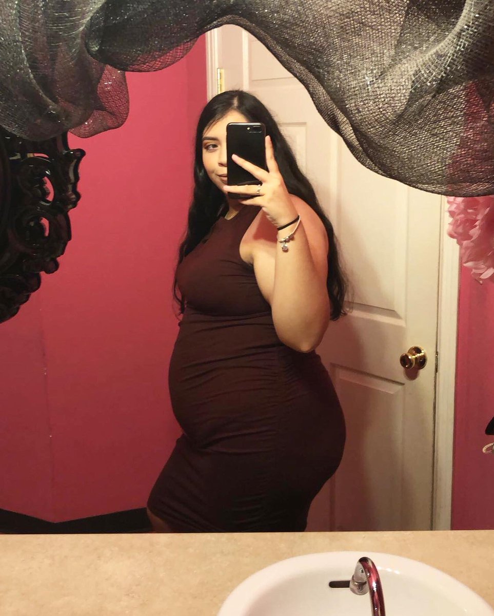 valeriesoto722's tweet photo. 26 weeks babyyyyy https://t.co/3yLmwtY5Hw
