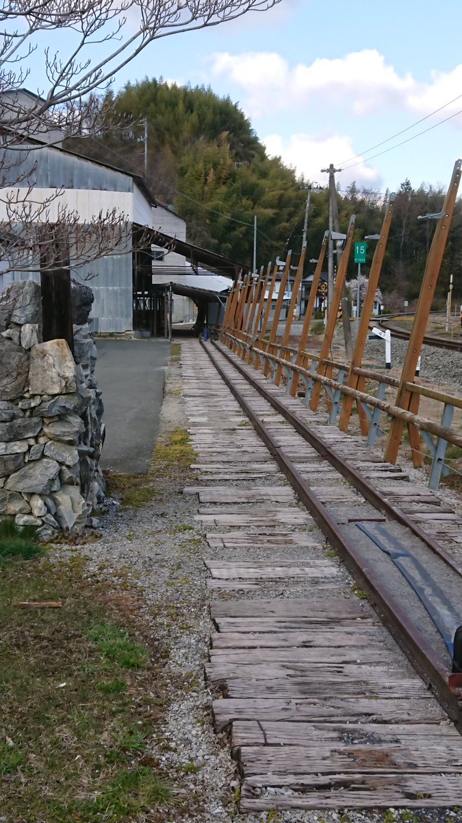 石と賢治のミュージアム 公式 トロッコの無いトロッコ道 帰り待っているようです 週末にはalof ヒラカモモコさんのイラストのように子供達が遊べる様になる予定です 石と賢治のミュージアム 公式 トロッコの無いトロッコ道 帰り待っているようです 週末にはalof ヒラカモモコさんのイラストのように子供達が遊べる様になる予定です