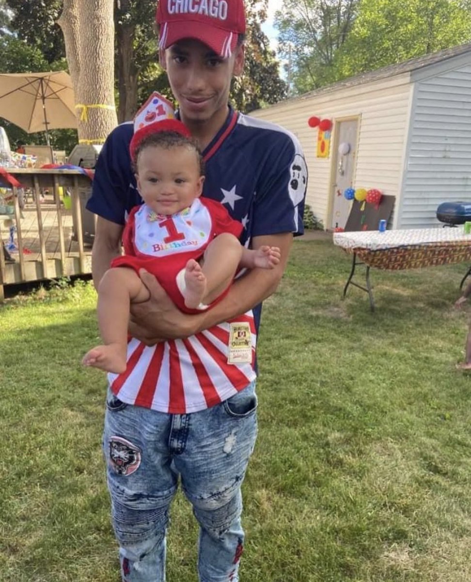 LeeMerrittesq's tweet photo. Police allege a warrant was discovered during the traffic stop about air freshener. They planned to take Daunte in to custody when he was shot.

Police in America kill on average 3 citizens a day— the deadliest rate of killing among developed nations. https://t.co/pkVtS9qxjm