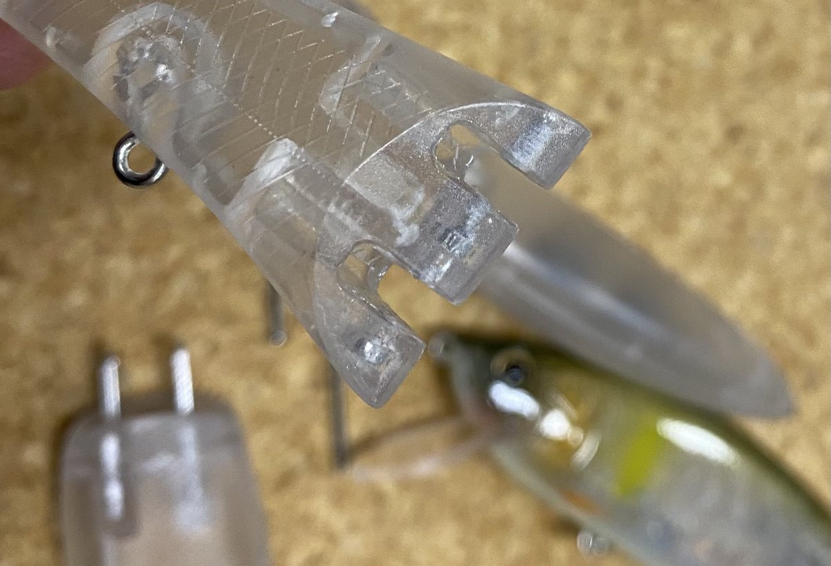 tiemco_bass's tweet photo. MB-1 CUSTOM 175Fのジョイント可動域調整システム「NTD SYSTEM」はビスを差し替える事で3ポジションのモードチェンジが可能です。ビスの抜き差しや耐久性を考慮してボディ内部のビス受け部には2個の金属ナットが埋め込んであり、ダブルナットで万がいちビスが緩んでも脱落を防止する設計です！ https://t.co/jBVvG05ix5