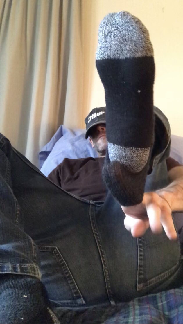 AidanMarsh14's tweet photo. #footfetish #snifffeet #sniffpig #hairyass #lickmysole #lickdaddy #sweatyfeet #gaysoles I had my boots on so long today that the pattern of the weave is in my pads #sweaty #musty https://t.co/V4zKDGph2u