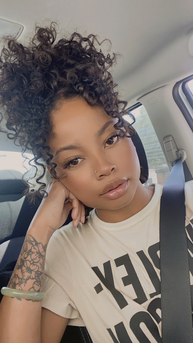 _AaliyahLi's tweet photo. Her weakness 🤗 https://t.co/9HO84v5PTA