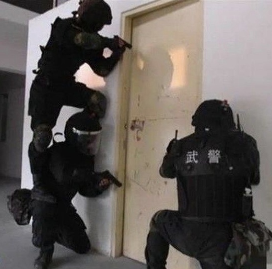 DaddyskinsCSGO's tweet photo. Other FPS games:                 CSGO: https://t.co/uACtwcPheQ