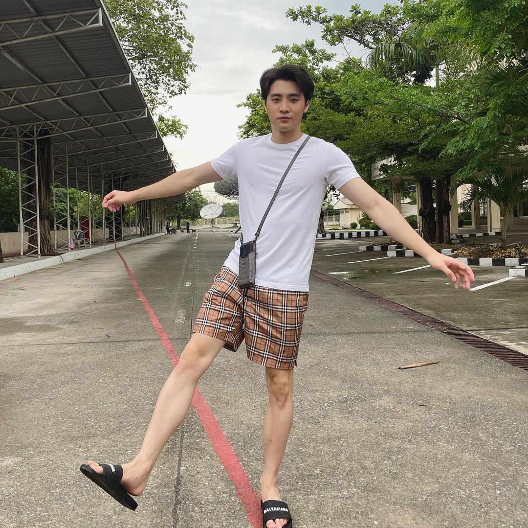 SYNOM34N's tweet image. [M34NISMIND's IG Update] 
Back to school 
#MeanPhiravich #Meantro