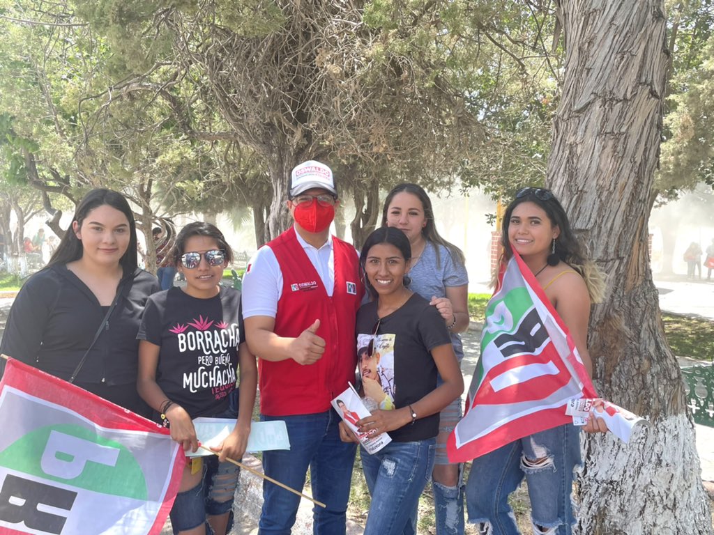 OswaldoAlonzo17's tweet photo. No paramos ni en domingo...
Estuvimos en varias comunidades de la #ZonaNorte de nuestro Municipio, saludamos en el jardín a nuestros amigos de la Delegación de #Betulia, nos trasladamos a #Amapolas y cerramos el día en #ElReparo.
#YaEsHora 🇲🇽
#OswaldoDiputado 🟢⚪️🔴 https://t.co/DBxG1eZzOB