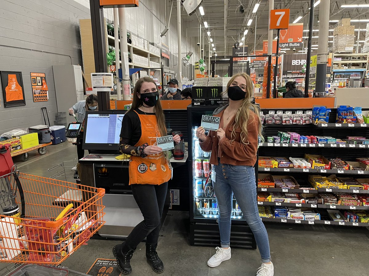 Bendotts's tweet image. Wanted to thank Shianne and Kierra for providing great customer service while helping a dishonest customer at Self checkout and preventing a potential loss of product #4040Rocks #BestCashiersInTheBuisness @RLM4040 @hdrharv @jessica_witte_ @JessHD4040 @blkubes