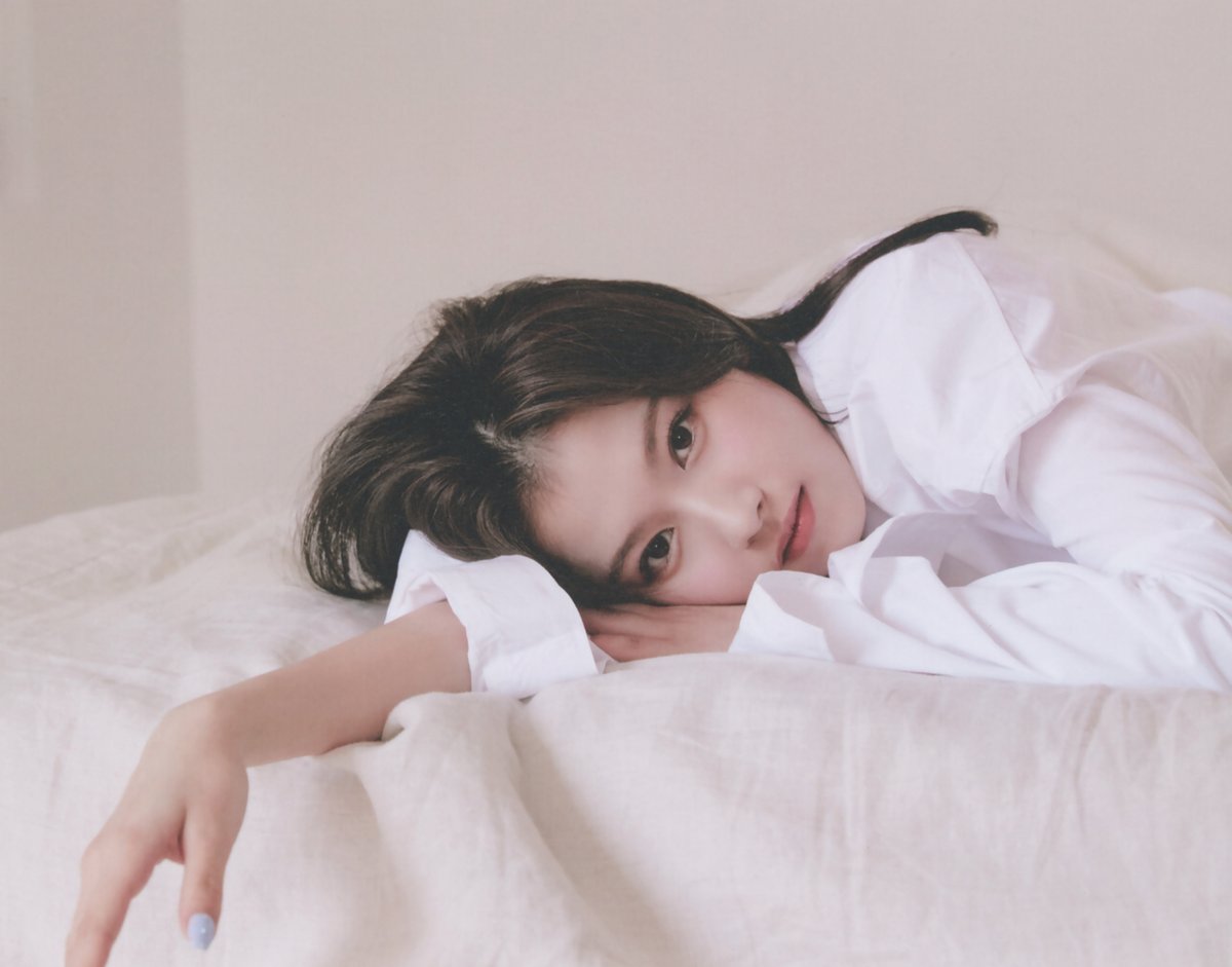 SCAN] Yes, I am Sana (1st Photobook) page 70, 71, 72, 73 #사나