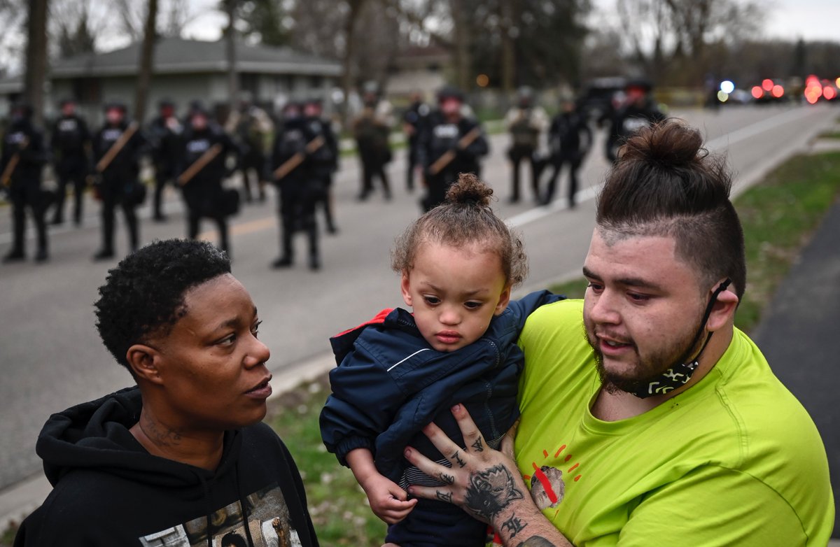 ADLavinsky's tweet image. One-and-a-half year old #DaunteWright  Jr. was held up in the air by his uncle, Damik Wright, to see the formation of police in riot gear near where Wright Jr.'s father crashed after being fatally shot by Brooklyn Center police during a traffic stop earlier today. @StarTribune