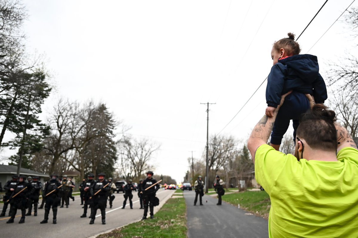 ADLavinsky's tweet image. One-and-a-half year old #DaunteWright  Jr. was held up in the air by his uncle, Damik Wright, to see the formation of police in riot gear near where Wright Jr.'s father crashed after being fatally shot by Brooklyn Center police during a traffic stop earlier today. @StarTribune