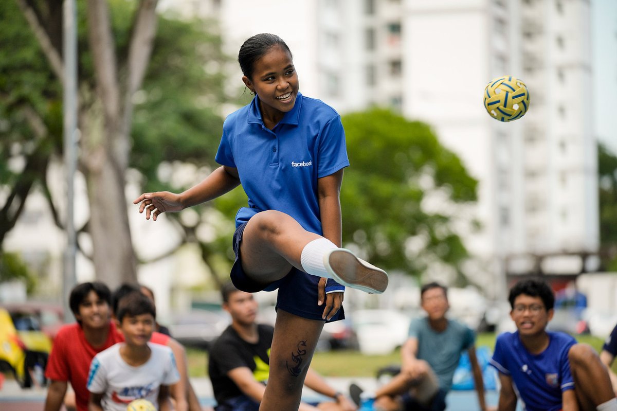 From smashing shuttlecocks 🏸 to juggling sepak takraw balls. Our national #athletes are spreading their love for sports via the #LifeLab initiative supported by #Commonwealth Sport Foundation to the #youths in the #community. ⁠⁠bit.ly/3fZbkLv #oneteamsg