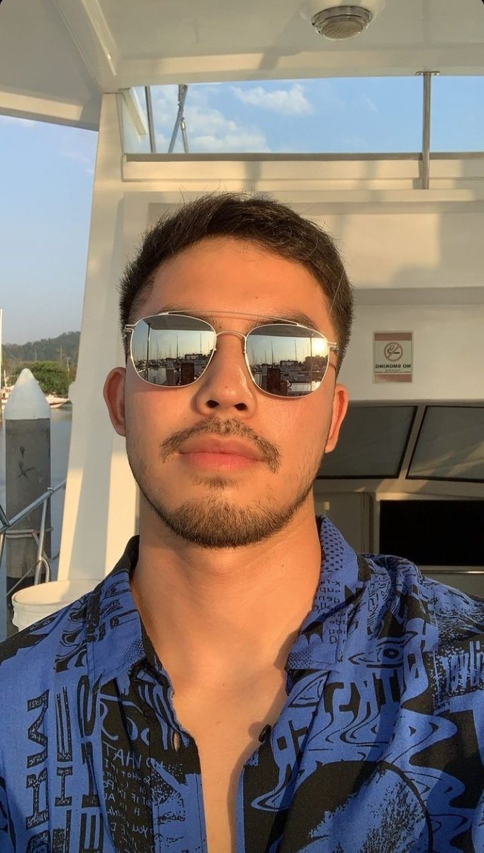 micolors20's tweet image. Congrats, @tonythesharky 🖤

#HelloStrangerOnNetflix